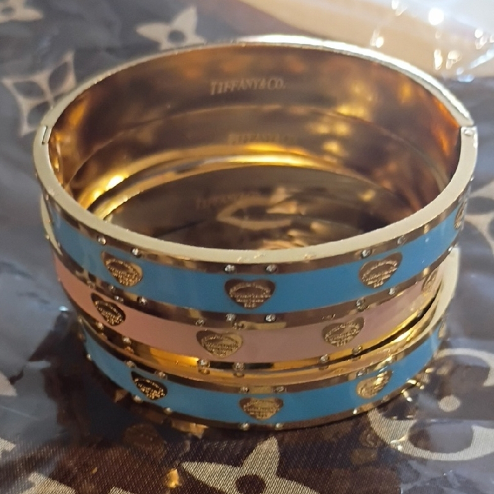 Source Unknown Gold and Blue Bracelet Set Anti Tarnish